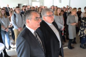 Bei einer Feierstunde im Burkardushaus wurden die Domkapitular Dr. Helmut Gabel (links) und Monsignore Dietrich Seidel als Hauptabteilungsleiter verabschiedet. 
