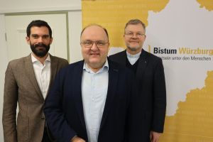 Der Vorstand des Trägervereins des 104. Deutschen Katholikentags 2026 in Würzburg (von links): Marc Frings, Professor Dr. Alexander Schraml und Generalvikar Dr. Jürgen Vorndran.