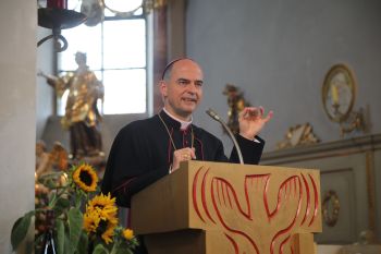 Ausführlich ging Bischof Dr. Franz Jung bei seinem Vortrag auf die kürzlich veröffentlichte bundesweite Missbrauchsstudie der katholischen Kirche ein. 