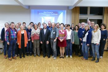 Referent Prof. Paul Greenman (vordere Reihe, 5. von links) mit Beraterinnen und Beratern der Ehe-, Familien- und Lebensberatung der Diözese Würzburg.