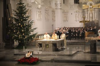 Zum ersten Mal feierte Bischof Dr. Franz Jung im Würzburger Kiliansdom die Christmette.