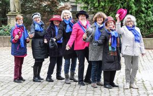 Aktion "Wir ziehen den Hut" des Katholischen Deutschen Frauenbunds (KDFB) zum Jubiläum 100 Jahre Frauenwahlrecht:  Der KDFB Kitzingen erinnert an die Einführung des Frauenwahlrechts.