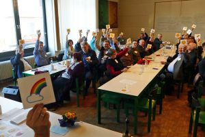 Mehr als 50 Haupt- und Ehrenamtliche setzen sich beim ersten Pastoralforum des Dekanats Aschaffenburg-Stadt mit der Zukunft der Seelsorge in ihren Gemeinden auseinander.