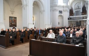 Bischof Dr. Franz Jung sprach beim Besinnungstag vor rund 230 Priestern und Diakonen im Würzburger Neumünster. 