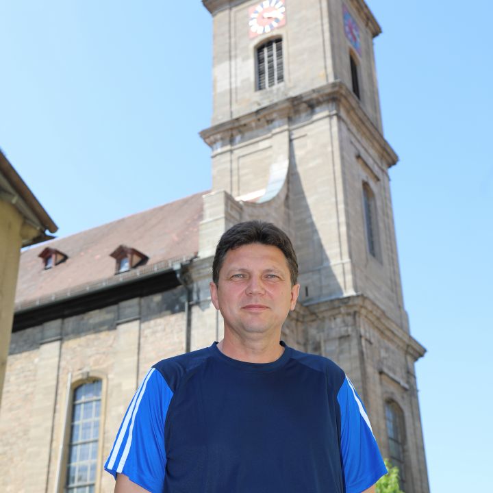 Josip Frančić, Trainer von Regionalligist TSV Aubstadt, engagiert sich auch in der Pfarrei Mariä Himmelfahrt in Bad Neustadt.