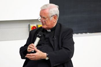 Ein Plädoyer für die Freiheit der Kunst hielt der promovierte Kunsthistoriker Bischof em. Dr. Friedhelm Hofmann.