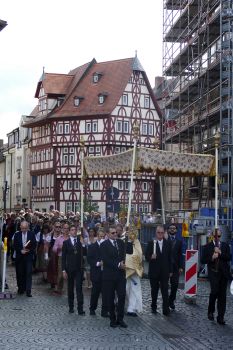 Die Fronleichnamsprozession in Aschaffenburg stand unter dem Motto "Europa und seine Patrone".