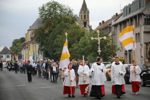 Mit einer feierlichen Prozession von Sankt Burkard in den Kiliansdom und einem Pontifikalgottesdienst ist am Sonntag, 7. Juli, die Kiliani-Wallfahrtswoche 2019 eröffnet worden. 
