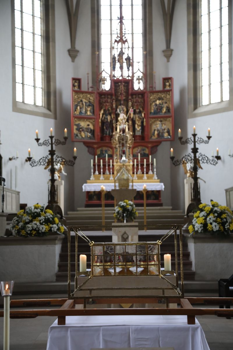 Mit der Reliquienprozession von der Pfarrkirche Sankt Burkard über die Alte Mainbrücke in den Kiliansdom und einem Pontifikalgottesdienst ist am Sonntag, 7. Juli, die Kiliani-Wallfahrtswoche 2019 eröffnet worden. 