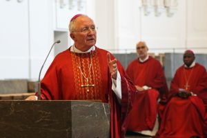 Rund 250 Gläubige feierten mit Weihbischof Ulrich Boom die Kiliani-Wallfahrt der Orden und der Weltmission im Würzburger Kiliansdom.