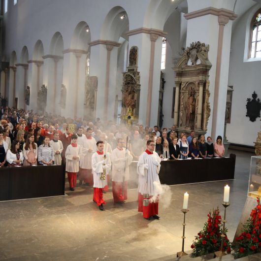 38 Frauen und fünf Männern hat Weihbischof Ulrich Boom im Auftrag von Bischof Dr. Franz Jung am Freitagabend, 12. Juli, beim Kiliani-Tag der Verantwortlichen in Erziehung und Schule die Missio canonica verliehen.