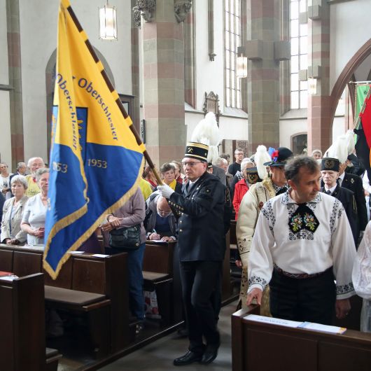 Mit mehr als 200 Gläubigen feierte Weihbischof Ulrich Boom in der Marienkapelle den Kiliani-Gottesdienst für Aussiedler und Vertriebene.