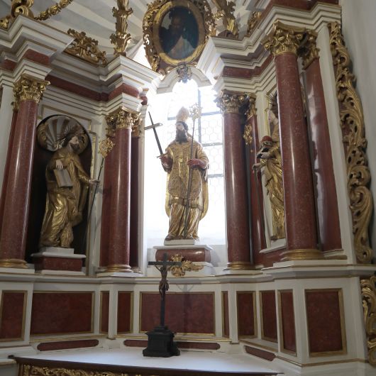 Mit einem Pontifikalgottesdienst ist am Freitag, 26. Juli, die Marienkirche auf der Würzburger Festung nach grundlegender Sanierung wiedereröffnet worden. 