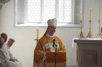 In seiner Predigt blickte Bischof Dr. Franz Jung auf Parallelen zwischen der Architektur der Marienkirche und Anrufungen Mariens aus der Lauretanischen Litanei.