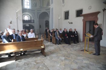 Mit einem Pontifikalgottesdienst ist am Freitag, 26. Juli, die Marienkirche auf der Würzburger Festung nach grundlegender Sanierung wiedereröffnet worden. 