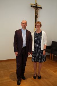Zu einem Gespräch trafen sich Bischof Dr. Franz Jung und Regionalbischöfin Gisela Bornowski am Dienstag, 30. Juli, im Würzburger Bischofshaus.