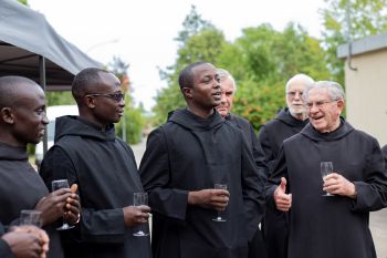Verstanden sich bestens: die Benediktiner aus aller Welt und die Mönche aus Münsterschwarzach.