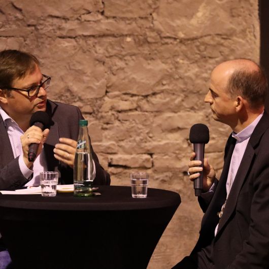 Christian Wölfel vom BR moderierte nach dem Film das Gespräch mit Bischof Dr. Franz Jung (rechts). 