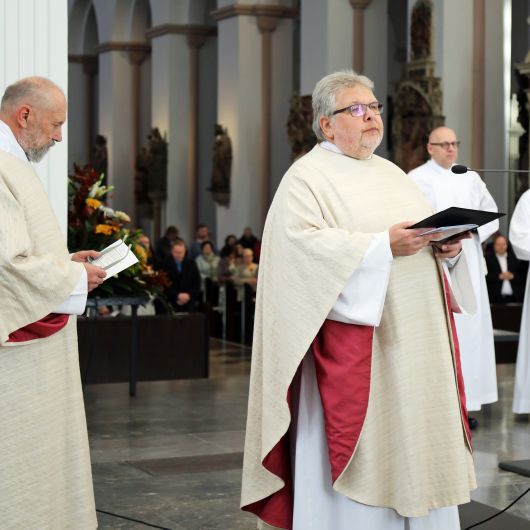 Bei einem Gottesdienst im Würzburger Kiliansdom weihte Bischof Dr. Franz Jung Robert Gerber und Thomas Wolf zu Ständigen Diakonen.