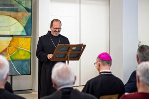 Abt Michael Reepen segnete das Recollectio-Haus und begrüßte Dr. Corinna Paeth als neue Leiterin. 