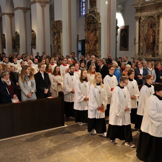 Bei einem feierlichen Gottesdienst im Würzburger Kiliansdom weihte Bischof Dr. Franz Jung Bertram Ziegler zum Diakon. Zahlreiche Verwandte, Freunde und Wegbegleiter des Priesterseminaristen nahmen an der Feier teil.