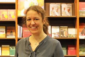 Susanne Kern half schon als Schülerin in der Buchhandlung ihrer Eltern aus. Nun wird das Geschäft aus Altersgründen geschlossen.