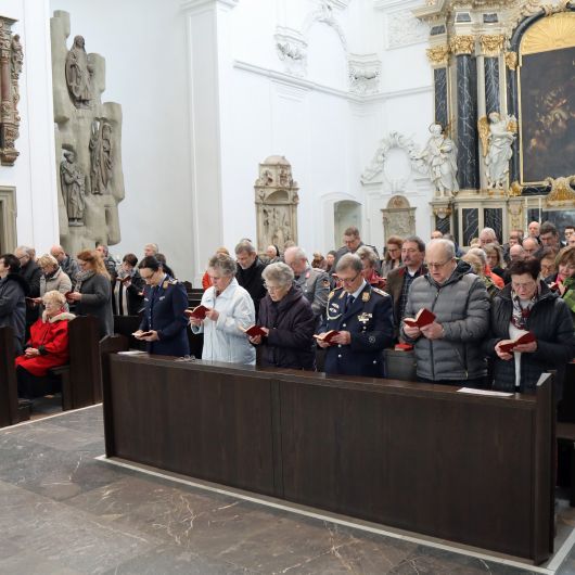 Weihbischof Ulrich Boom feierte mit rund 600 Soldatinnen und Soldaten, ihren Angehörigen und Zivilbeschäftigten der Bundeswehr einen Gottesdienst anlässlich des Weltfriedenstags.