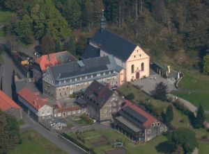 Das Kloster Kreuzberg (Landkreis Rhön-Grabfeld) ist Ziel vieler Wallfahrten.