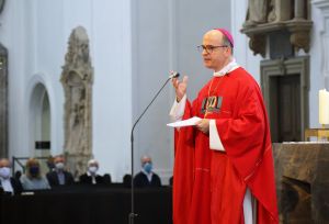 In seiner Predigt forderte Bischof Dr. Franz Jung mehr Solidarität und Rücksichtnahme als Konsequenzen aus der Coronakrise.