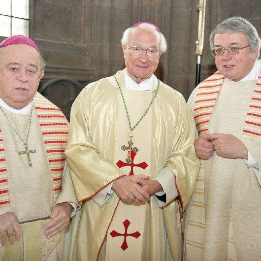 Feier zum 25. Jubiläum der Bischofsweihe von Bischof Dr. Anton Schlembach (Mitte) mit Bischof em. Dr. Paul-Werner Scheele (links) und Generalvikar Dr. Karl Hillenbrand (rechts).