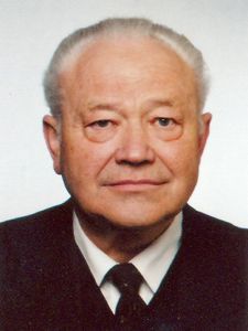 Pfarrer i. R. Monsignore Karl Wenzel.