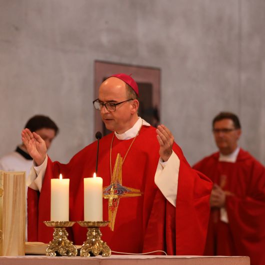 Bischof Dr. Franz Jung feierte am Hochfest der Frankenapostel, Mittwoch, 8. Juli, in der Mellrichstädter Pfarrkirche Sankt Kilian ein Pontifikalamt.