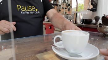 In der Nürnberger Pfarrei Sankt Ludwig kommt das Café zu den Menschen.