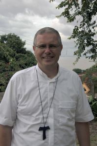 „Gemeinden auf Entfernung – Leitungskonzepte aus der Amazonia“ stellt Bischof Bahlmann in seinem Vortrag vor. 