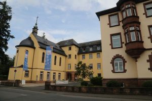 Das Jugendhaus Sankt Kilian in Miltenberg bietet ab sofort kostenlose Homeschooling-Arbeitsplätze an.