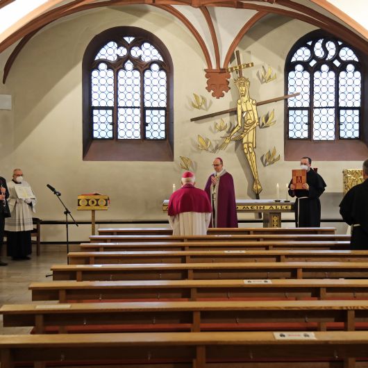 Der Gottesdienst zum Aschermittwoch der Künstler mit Bischof Dr. Franz Jung begann in der Valentinuskapelle.