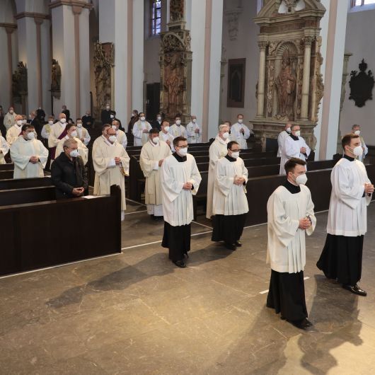Bei der Missa chrismatis am Montagabend, 29. März, weihte Bischof Dr. Franz Jung die Heiligen Öle für das Bistum Würzburg.