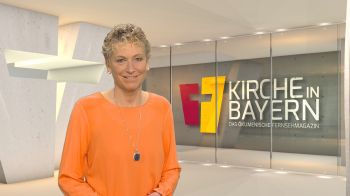 Bernadette Schrama moderiert das ökumenische Fernsehmagazin "Kirche in Bayern" am Sonntag, 11. April.