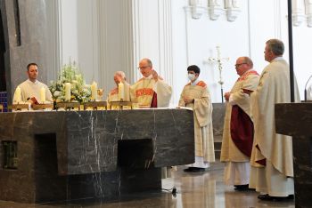 Bischof Dr. Franz Jung feierte am Donnerstag, 3. Juni, den Fronleichnamsgottesdienst im Kiliansdom.