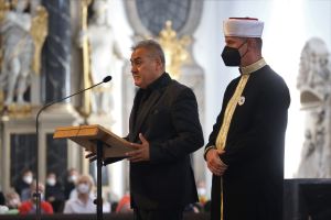 Für die muslimische Gemeinde sprach Ahmet Bastürk (links).