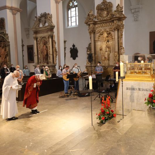 Mit einem Kiliani-Pontifikalgottesdienst im Kiliansdom mit Bischof Dr. Franz Jung ist am Dienstagabend, 6. Juli, das 50. Jubiläum der Berufsgruppe der Pastoralreferentinnen und -referenten im Bistum Würzburg gefeiert worden.