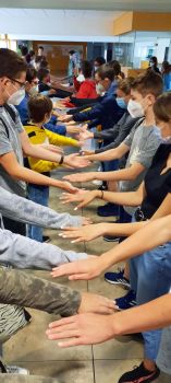 Insgesamt rund 40 Karlstadter Schülerinnen und Schüler haben sich beim "Respekt"-Projekt bei gemeinsamen Workshops und Spielen besser kennen gelernt.