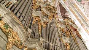 Die Fux-Orgel in der in der ehemaligen Klosterkirche Fürstenfeld bei München gilt als eines der bedeutendsten Denkmäler des barocken Orgelbaus in Bayern.