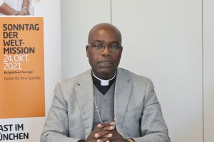Bischof Martin Boucar Tine von der senegalesischen Diözese Kaolack berichtet bei einem Besuch im Bistum Würzburg über die aktuelle Situation im Senegal.