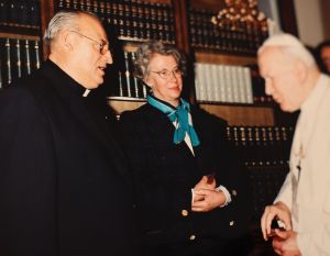 Diakon Axel Mager und seine Frau Chriseldis bei einer Privataudienz mit Papst Johannes Paul II. 