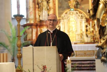 Bischof Dr. Franz Jung dankte in seiner Predigt den Pfarrhaushälterinnen "von Herzen" für ihren Dienst.