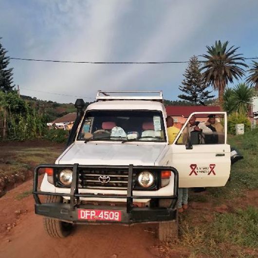 Mit diesem Geländewagen fuhr das Team der Mobilen Klinik zu Krankenstationen und Gesundheitseinrichtungen rund um den Njassa-See. Manche Strecken mussten die Mitarbeiter aufgrund der Straßenverhältnisse allerdings auch zu Fuß zurücklegen. 