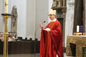 Bischof Dr. Franz Jung feierte am Pfingstsonntag, 5. Juni, einen Pontifikalgottessdienst im Kiliansdom.