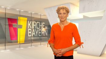 Bernadette Schrama moderiert das ökumenische Fernsehmagazin "Kirche in Bayern" am Sonntag, 26. Juni.