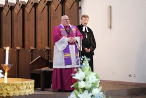 Dekan Domkapitular Stefan Gessner (links) und der evangelisch-lutherische Dekan Dr. Wenrich Slenczka standen der ökumenischen Gedenkfeier vor.